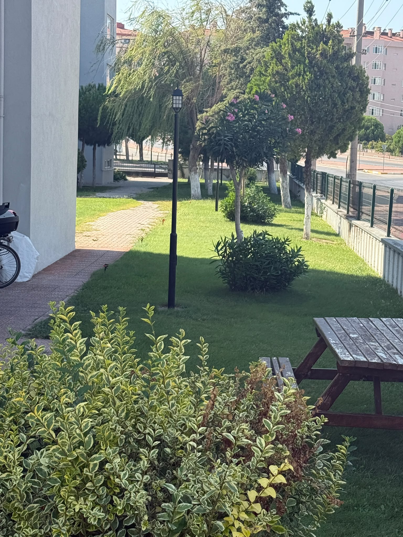 Papatya Sitesi ortak dinlenme alanı